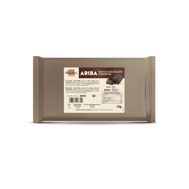 Ambalaj bej de 1kg cu blocuri de ciocolată neagră Martini Ariba, 72% cacao, pe fundal alb.