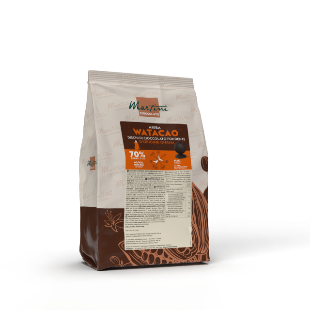 Pungă cu discuri de ciocolată neagră Martini Cioccolato Ariba Watacao 70% din Ghana, pe fundal alb.