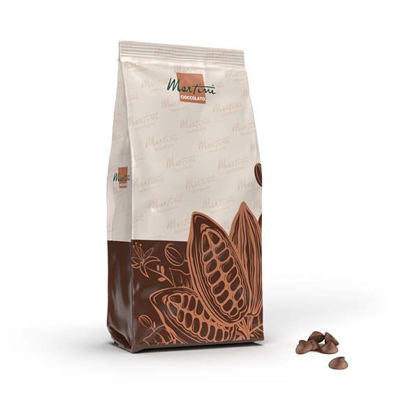 Pungă Martini Cioccolato cu ilustrații de păstăi de cacao, lângă o grămăjoară de fulgi de ciocolată.