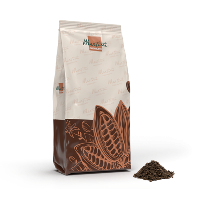 Pungă stând în picioare cu pudră de cacao Martini Cioccolato, ilustrații cu păstăi de cacao, alături de cacao pudră