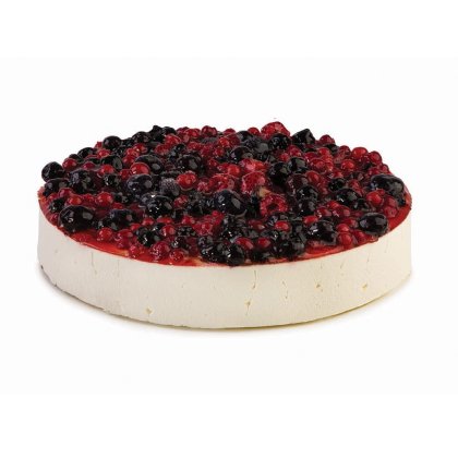 Cheesecake rotund cu fructe de pădure mixte: coacăze roșii, zmeură și afine, pe fundal alb