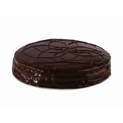 Tort rotund glazurat cu ciocolată, decorat cu motiv spiralat, pe fundal alb.