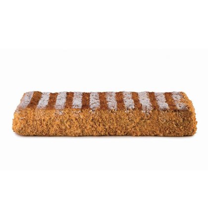 Baton de patiserie dreptunghiular pane, cu dungi de zahăr pudră, pe fundal alb.