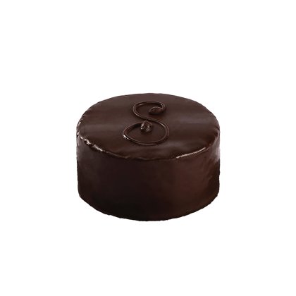 Tort rotund de ciocolată cu glazură lucioasă de ganache și o literă decorativă pe deasupra, fundal alb