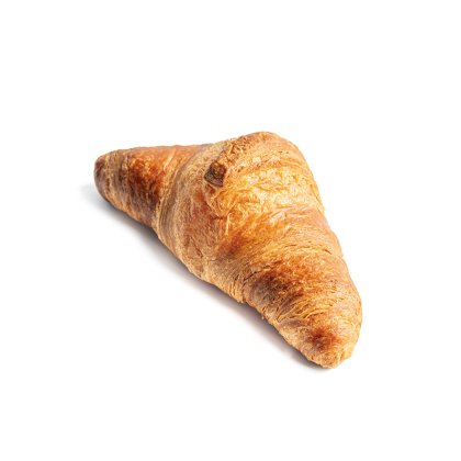 Croissant auriu și crocant cu aluat foietaj în straturi, pe fundal alb.
