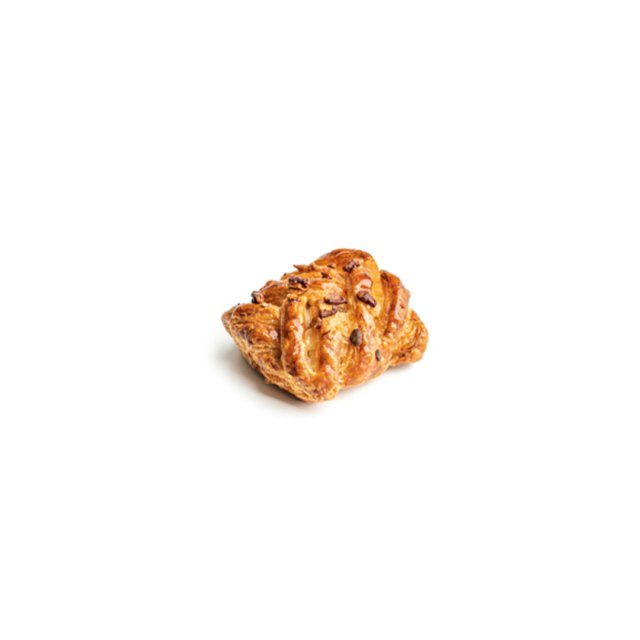 Împletitură aurie de patiserie cu bucăți de ciocolată, glazurată și crocantă, pe fundal alb.