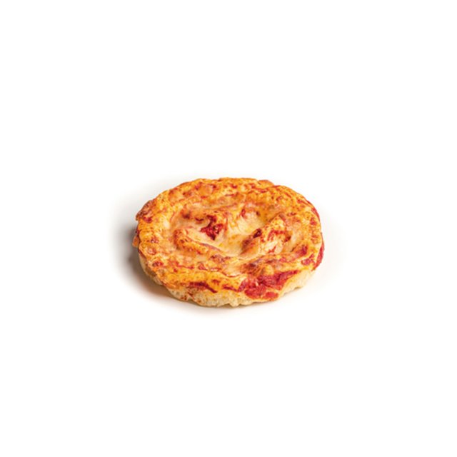 Mini pizza rotundă cu brânză topită și sos de roșii, margini rumenite, pe fundal alb.