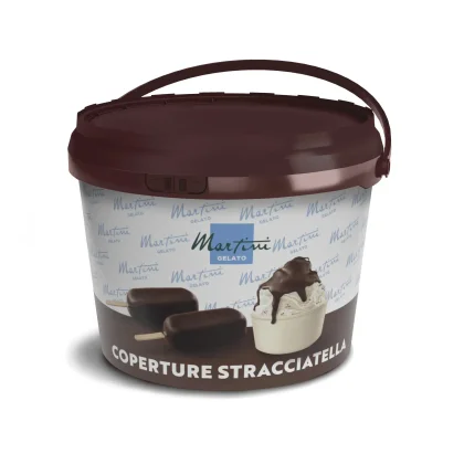 Găleată maro din plastic cu glazură de ciocolată Martini Gelato, etichetă "Coperture Stracciatella", cu baton învelit...