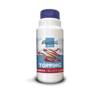 Sticlă de plastic albă cu topping Martini Gelato Amarena, capac violet, pe fundal alb.
