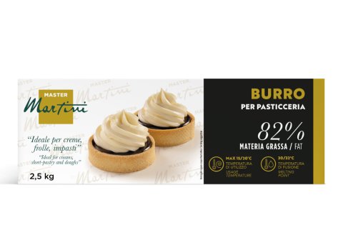 Ambalaj Master Martini Burro per Pasticceria, cutie de 2,5 kg, 82% grăsime, cu două tarte cu cremă.