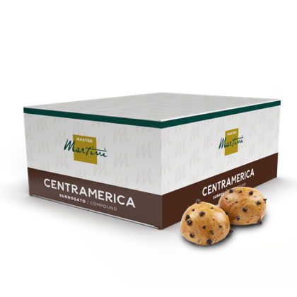 Ciocolată Master Martini Centramerica lângă două chifle cu bucăți de ciocolată.