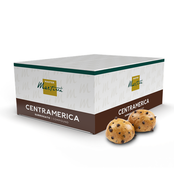 Ciocolată Master Martini Centramerica lângă două chifle cu bucăți de ciocolată.